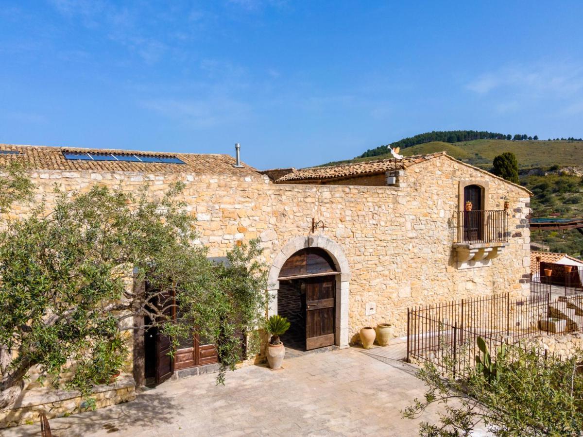 Masseria Fortificata Lo Zafferaneto Buccheri Eksteriør bilde