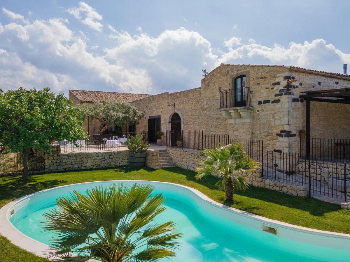 Masseria Fortificata Lo Zafferaneto Buccheri Eksteriør bilde
