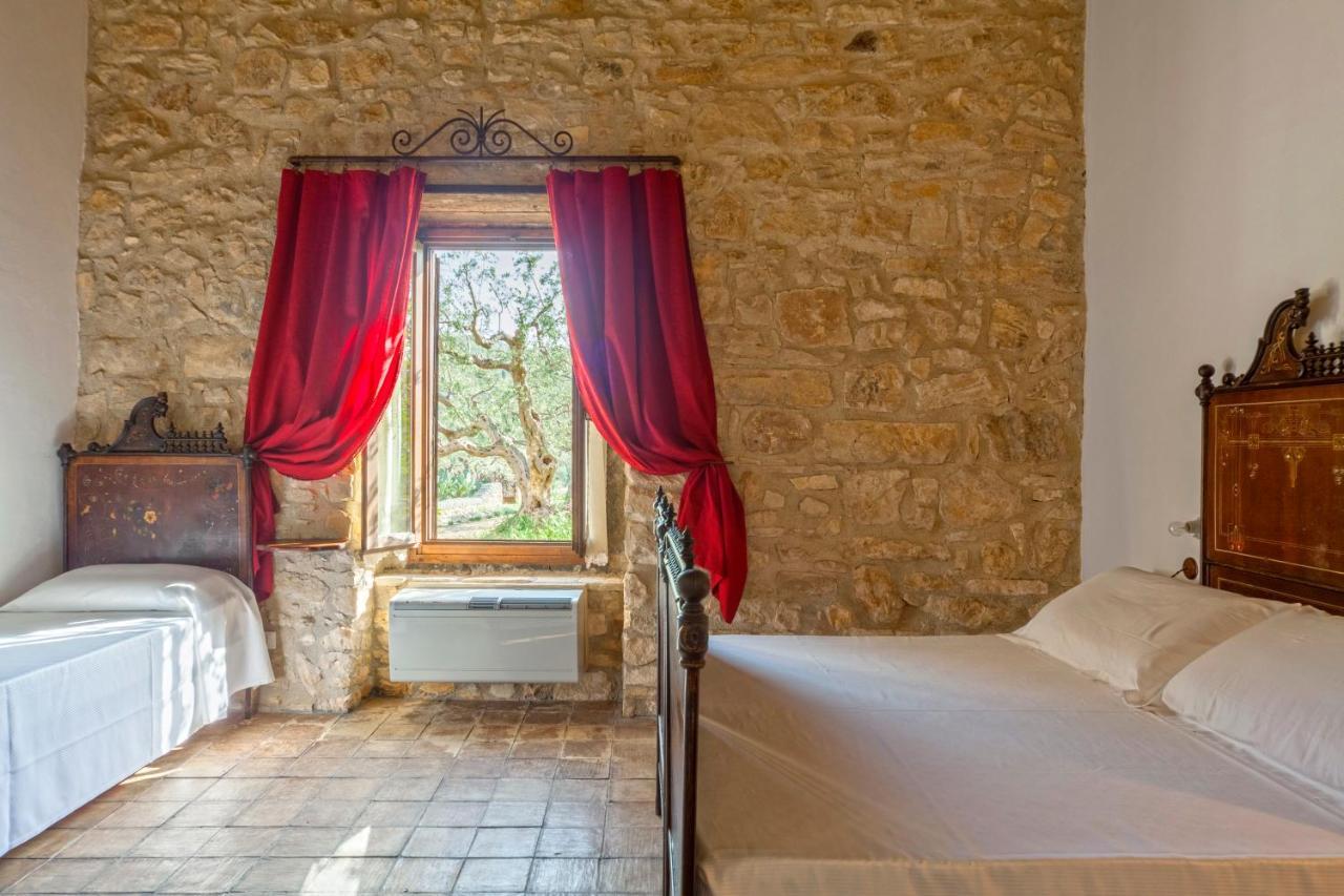 Masseria Fortificata Lo Zafferaneto Buccheri Eksteriør bilde