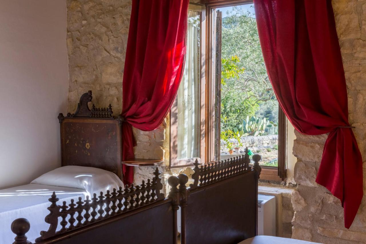 Masseria Fortificata Lo Zafferaneto Buccheri Eksteriør bilde