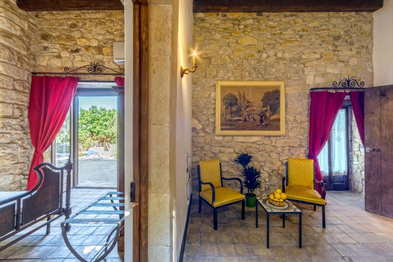 Masseria Fortificata Lo Zafferaneto Buccheri Eksteriør bilde