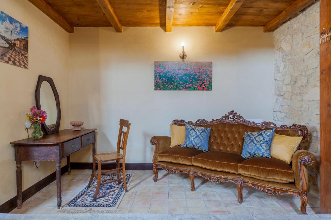 Masseria Fortificata Lo Zafferaneto Buccheri Eksteriør bilde