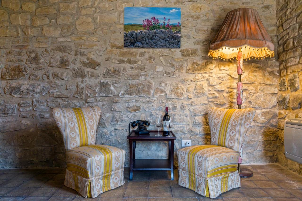 Masseria Fortificata Lo Zafferaneto Buccheri Eksteriør bilde