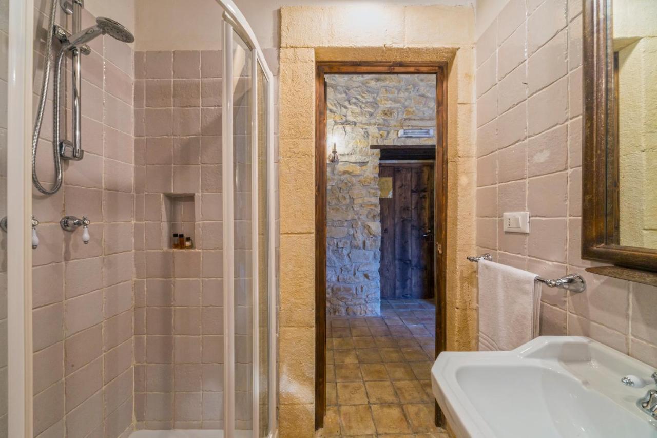 Masseria Fortificata Lo Zafferaneto Buccheri Eksteriør bilde