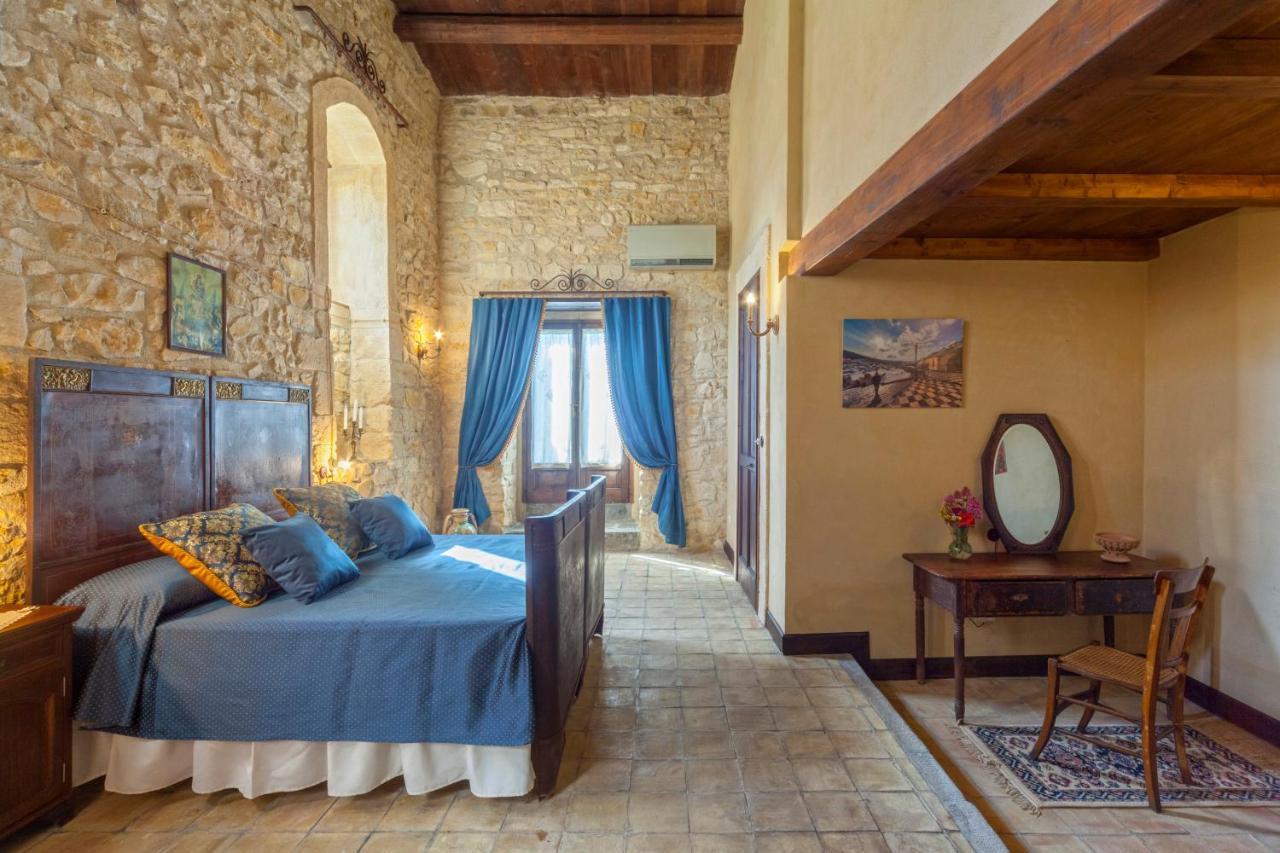 Masseria Fortificata Lo Zafferaneto Buccheri Eksteriør bilde