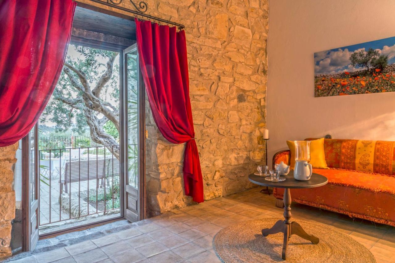 Masseria Fortificata Lo Zafferaneto Buccheri Eksteriør bilde