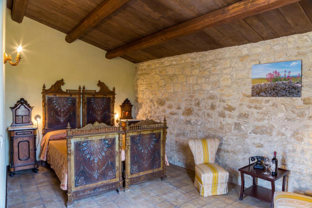 Masseria Fortificata Lo Zafferaneto Buccheri Eksteriør bilde