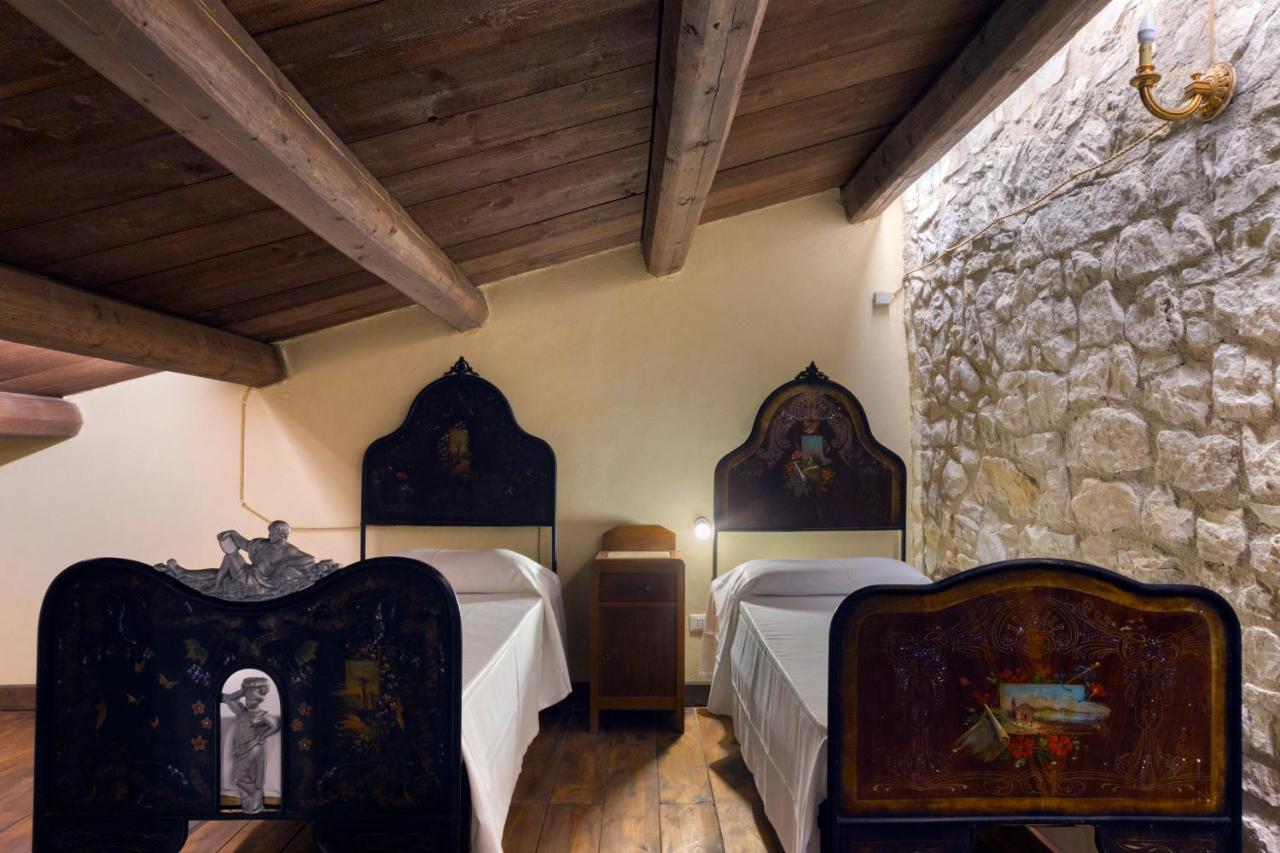 Masseria Fortificata Lo Zafferaneto Buccheri Eksteriør bilde