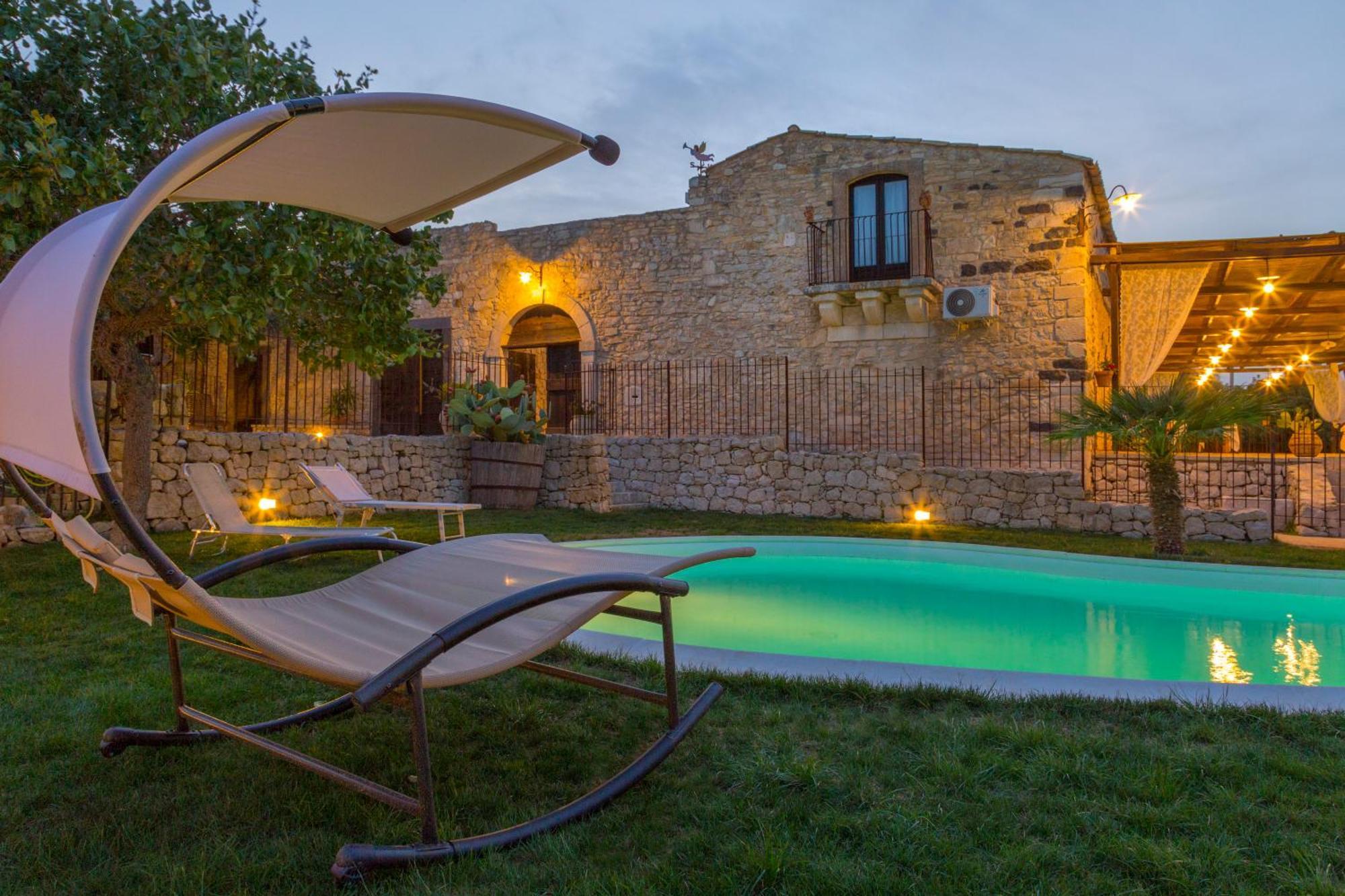 Masseria Fortificata Lo Zafferaneto Buccheri Eksteriør bilde